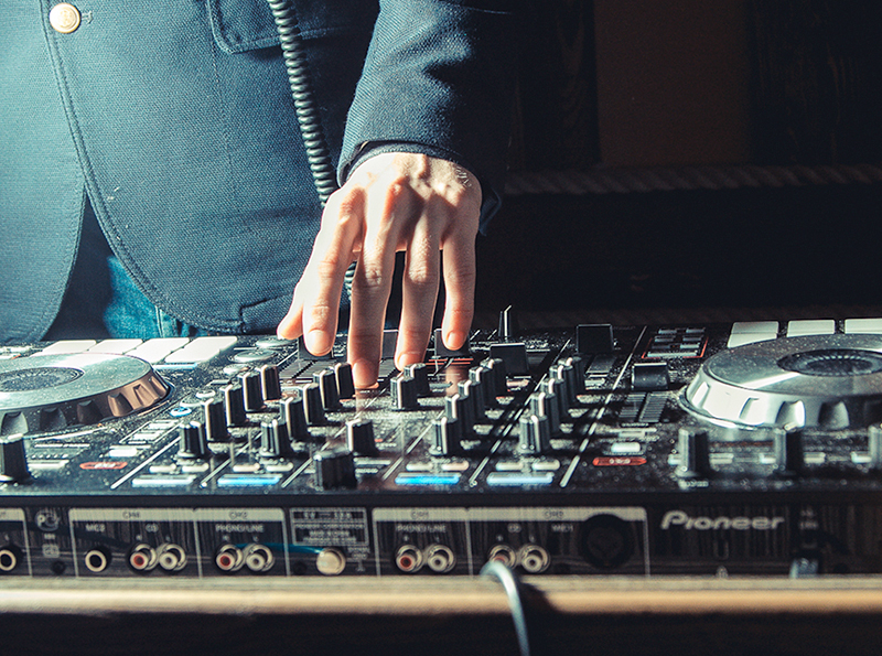 dj